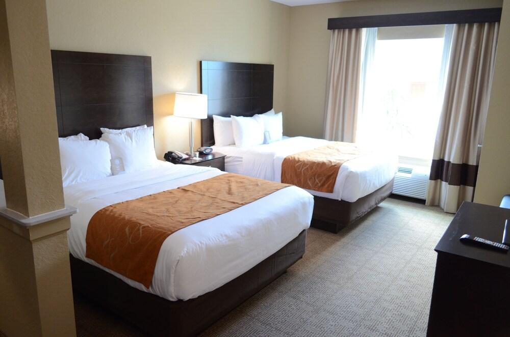 คอมฟอร์ต สวีท นอร์ทเวสต์ - ไซ - แฟร์ Hotel ไซเปรส ภายนอก รูปภาพ