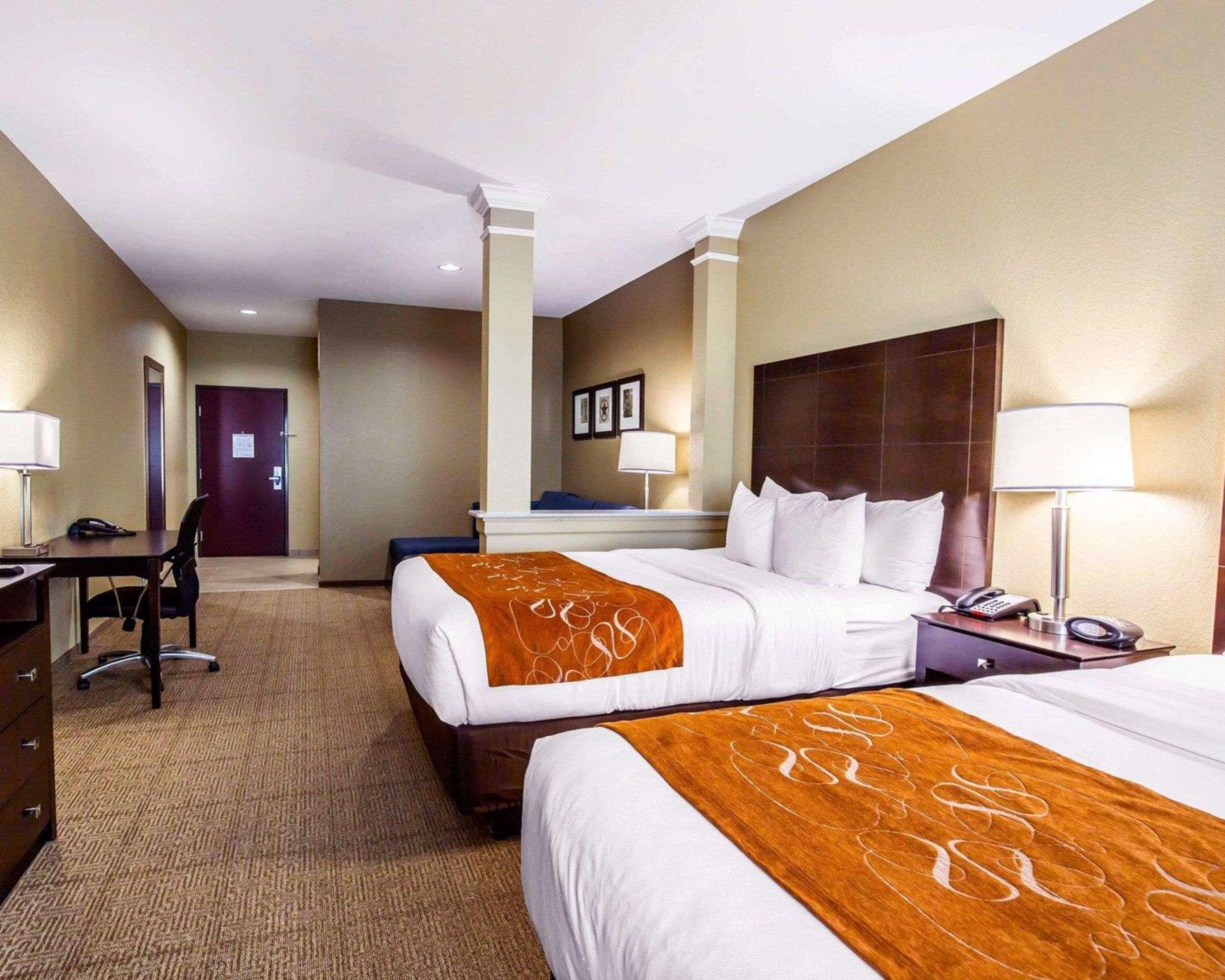 คอมฟอร์ต สวีท นอร์ทเวสต์ - ไซ - แฟร์ Hotel ไซเปรส ภายนอก รูปภาพ