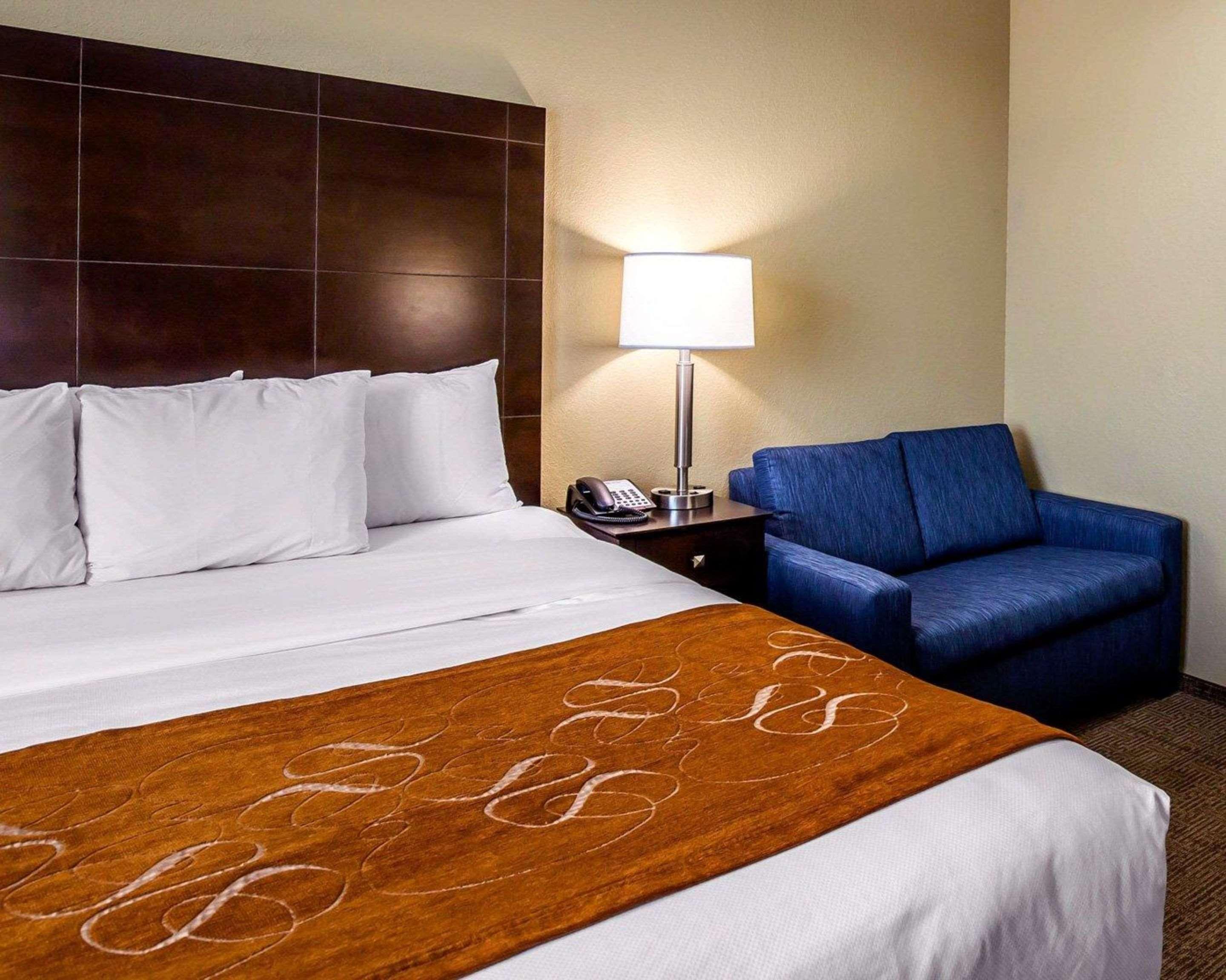 คอมฟอร์ต สวีท นอร์ทเวสต์ - ไซ - แฟร์ Hotel ไซเปรส ภายนอก รูปภาพ