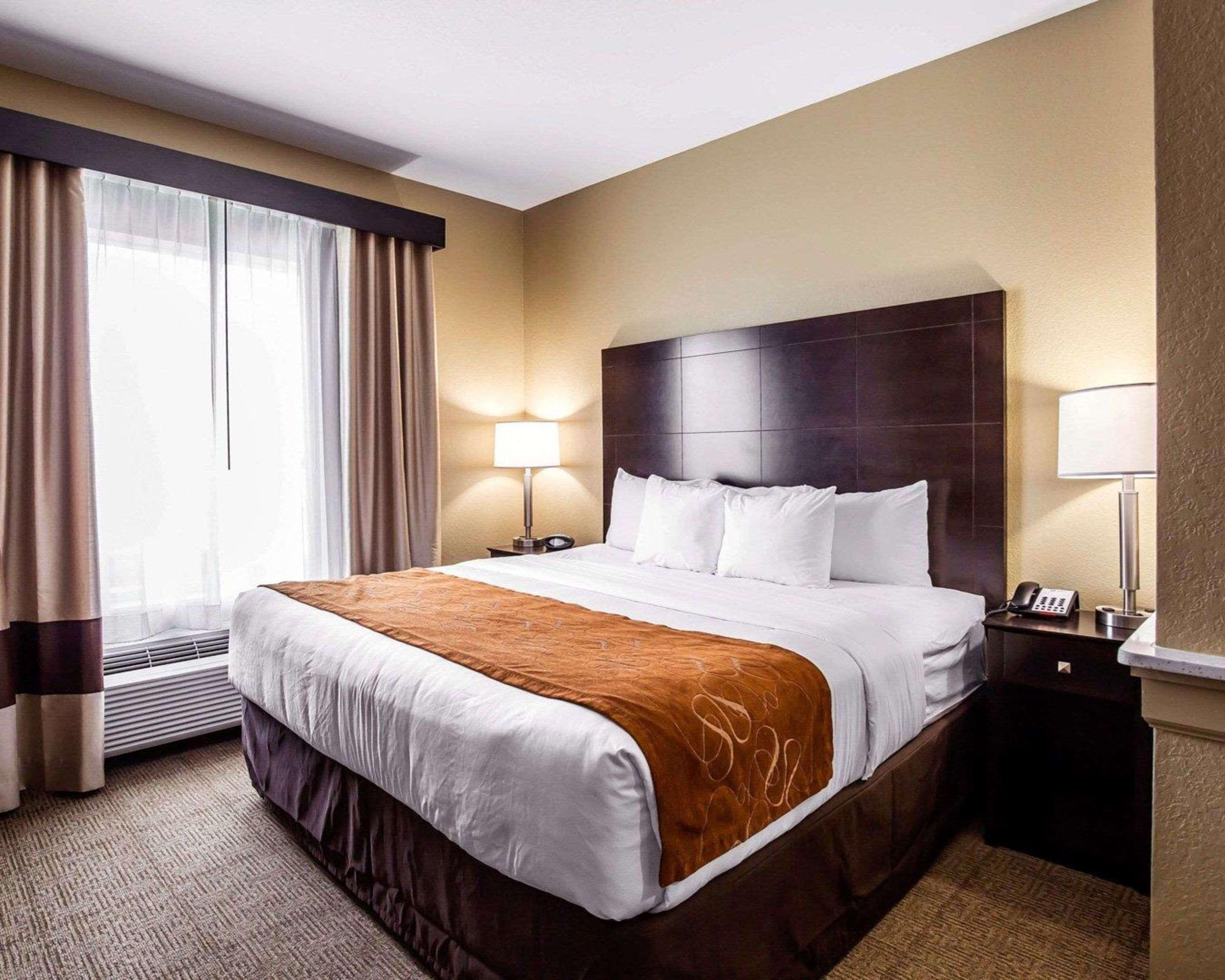 คอมฟอร์ต สวีท นอร์ทเวสต์ - ไซ - แฟร์ Hotel ไซเปรส ภายนอก รูปภาพ