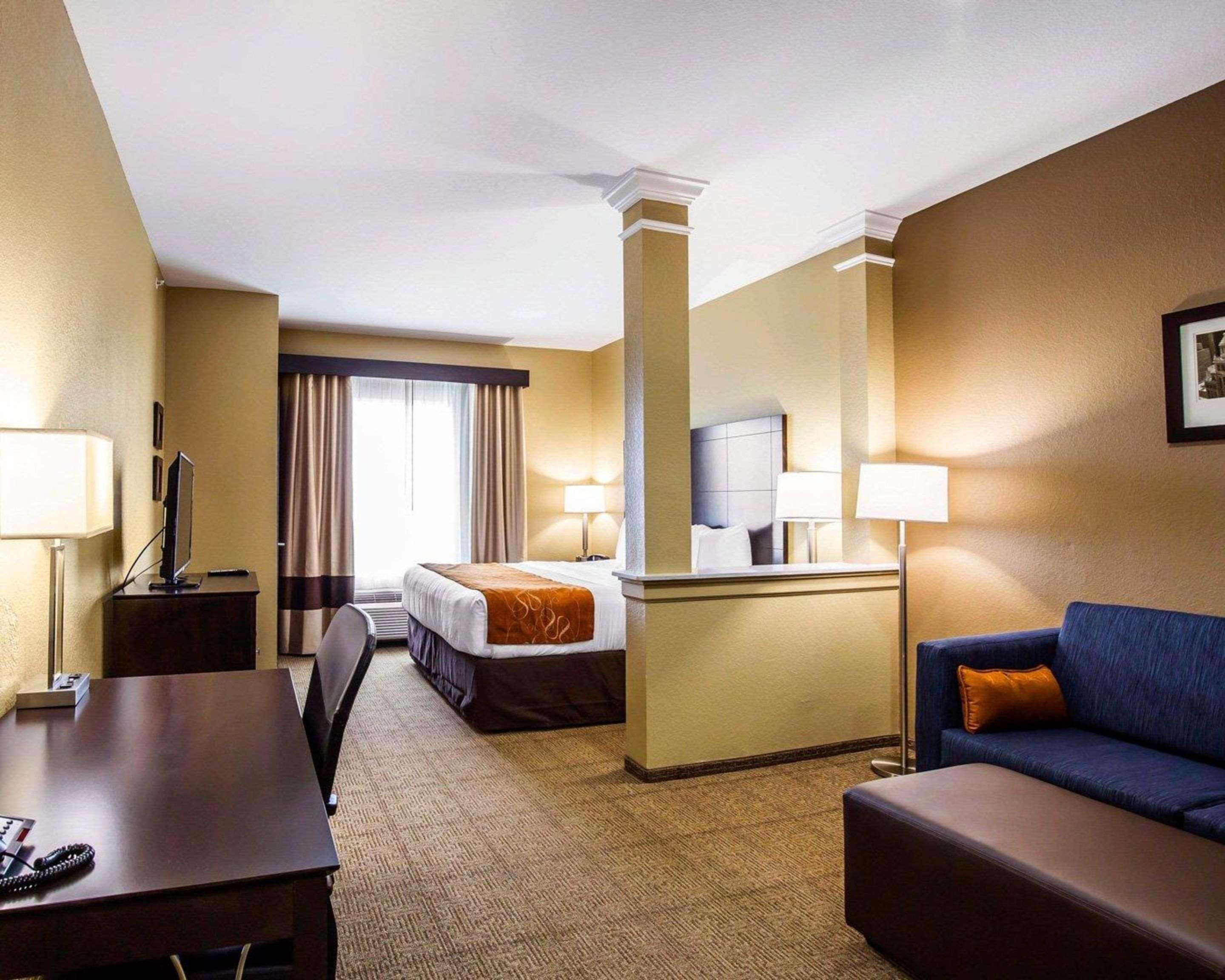 คอมฟอร์ต สวีท นอร์ทเวสต์ - ไซ - แฟร์ Hotel ไซเปรส ภายนอก รูปภาพ