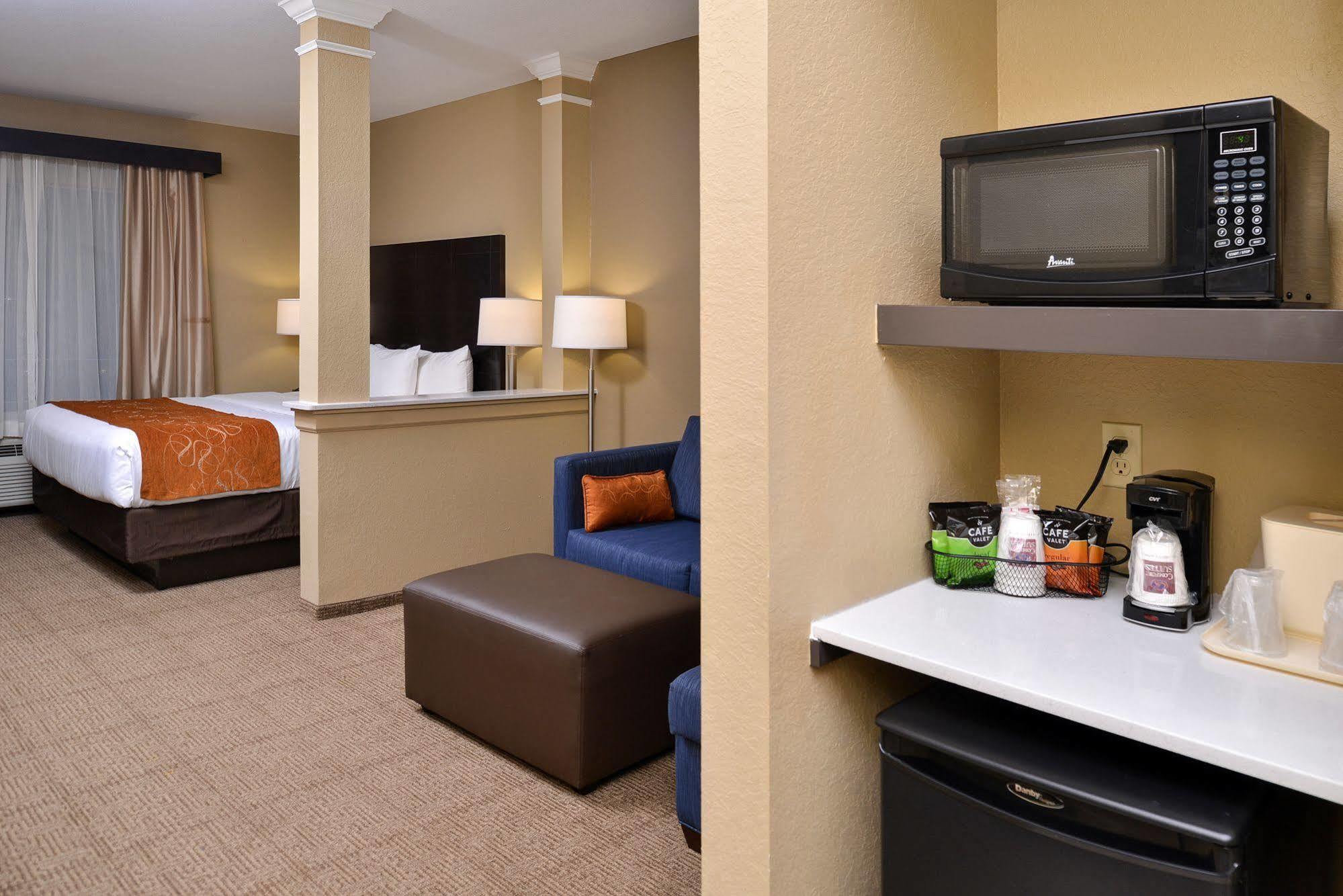 คอมฟอร์ต สวีท นอร์ทเวสต์ - ไซ - แฟร์ Hotel ไซเปรส ภายนอก รูปภาพ