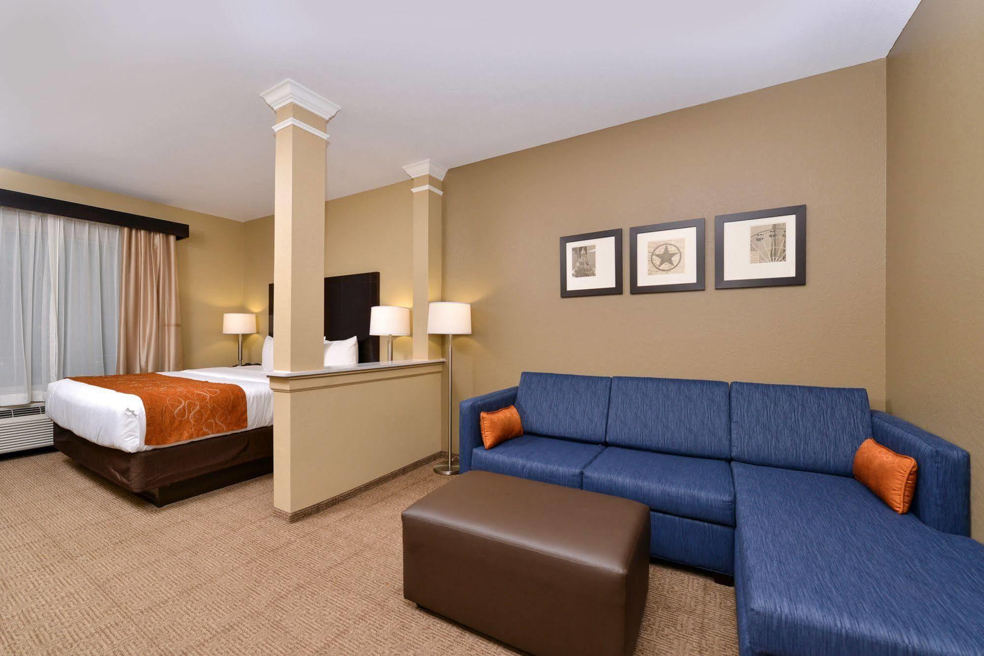 คอมฟอร์ต สวีท นอร์ทเวสต์ - ไซ - แฟร์ Hotel ไซเปรส ภายนอก รูปภาพ